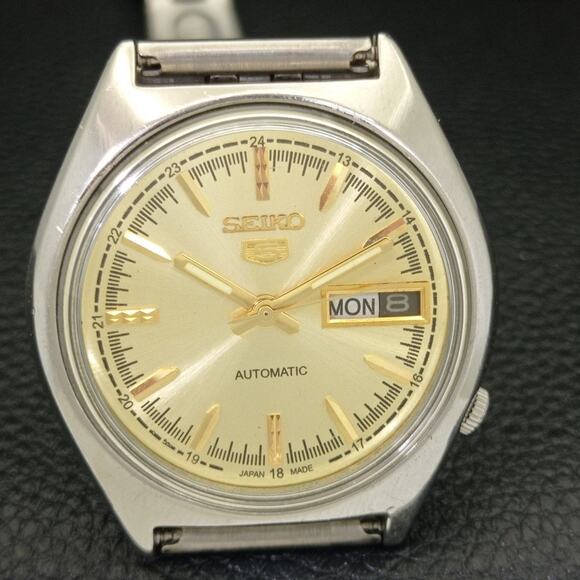 Vintage 1991 Seiko Automatic Mens Silver Watch W/daydate & Gold accents - Picture 4 of 10